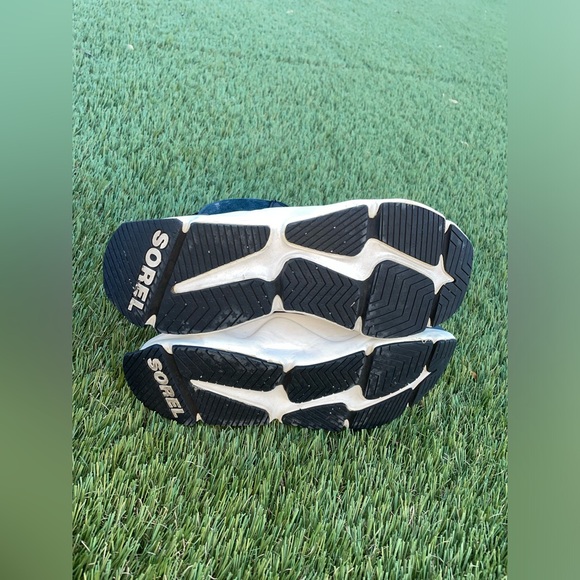 Sorel Black and White Winter Boots - Picture 3 of 13